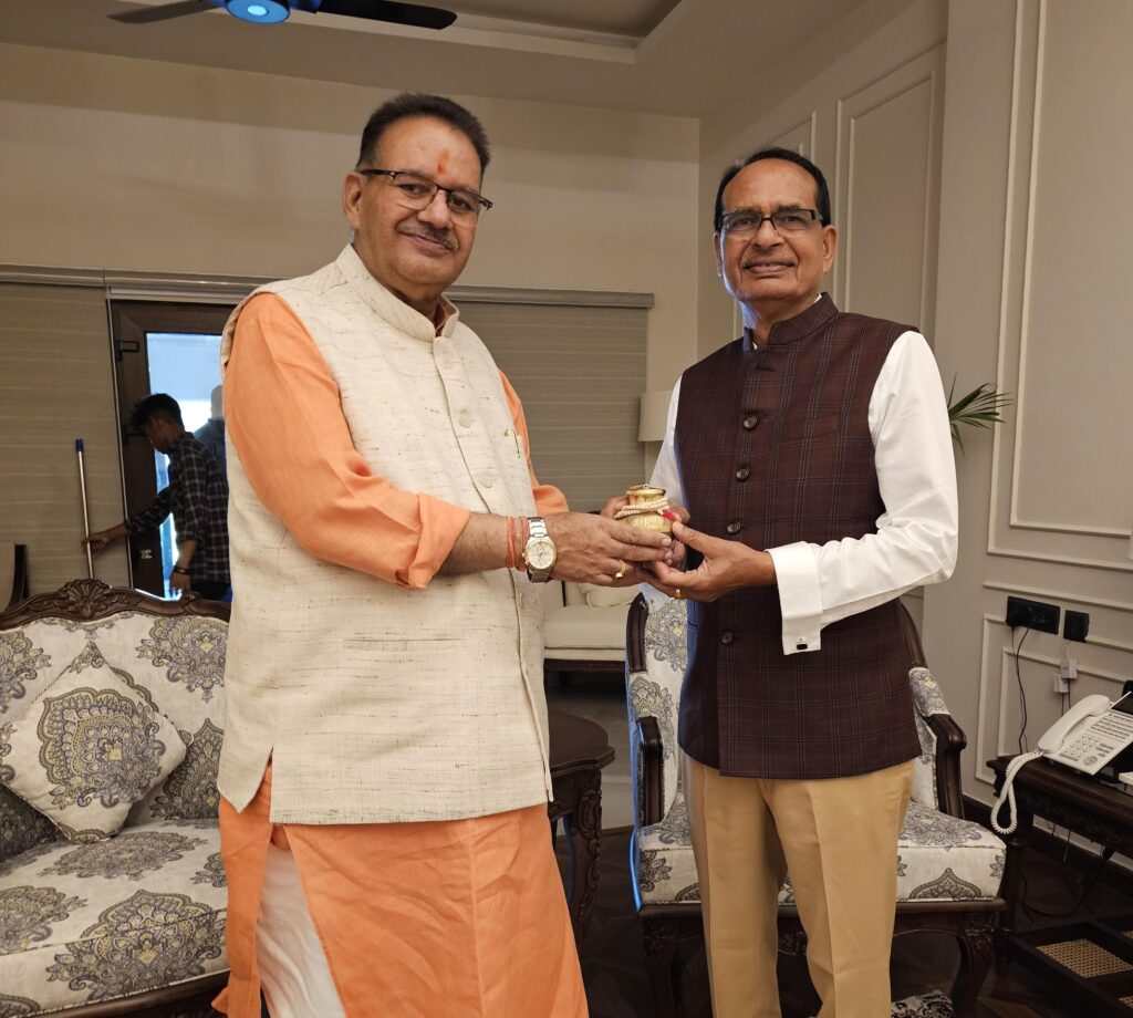 केंद्रीय कृषि मंत्री शिवराज सिंह चौहान से मुलाकात करते कृषि मंत्री गणेश जोशी